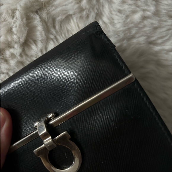 Salvatore Ferragamo - Gancini Key Ring Black Leather Bi Fold Wallet - Picture 14 of 16